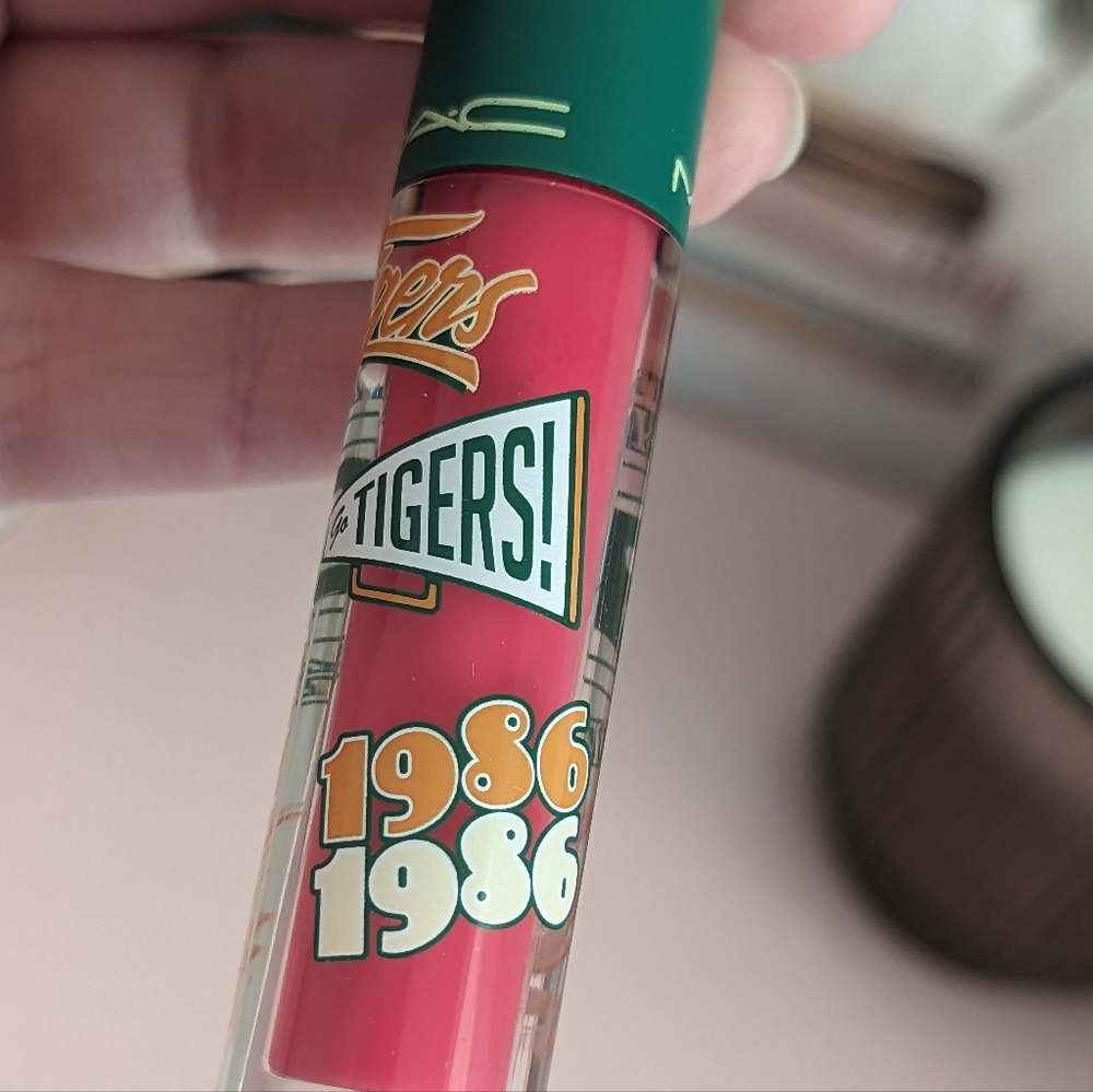 ✨Host Pick!✨ MAC Stranger Things Excellent Erica Lipglass - Picture 5 of 8